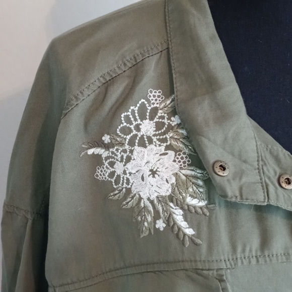 Kelly Renee Ladies' Safari Jacket - Picture 2 of 8